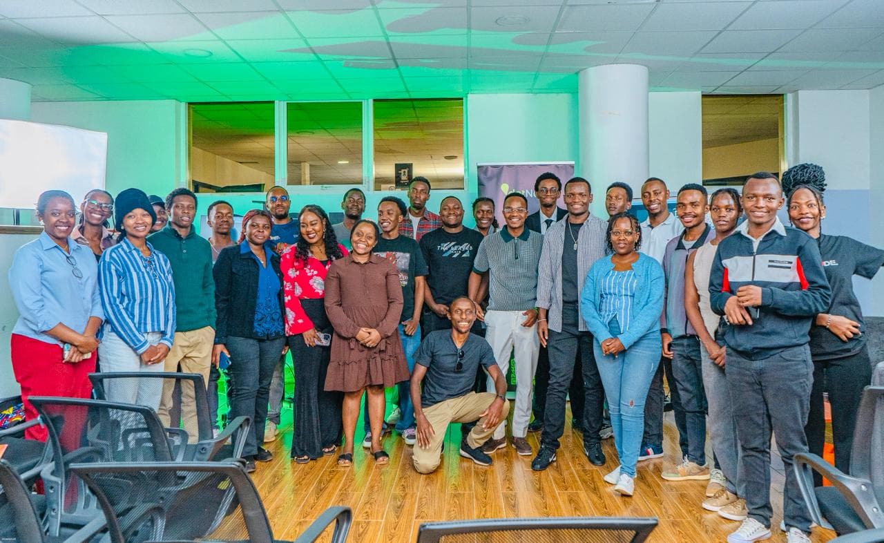 Dotnexxt community members networking together